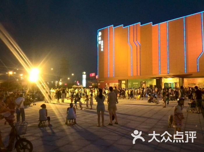饿了 吃个饭,无聊了看个电影唱个石景山区 苹果园 综合商场 喜隆多