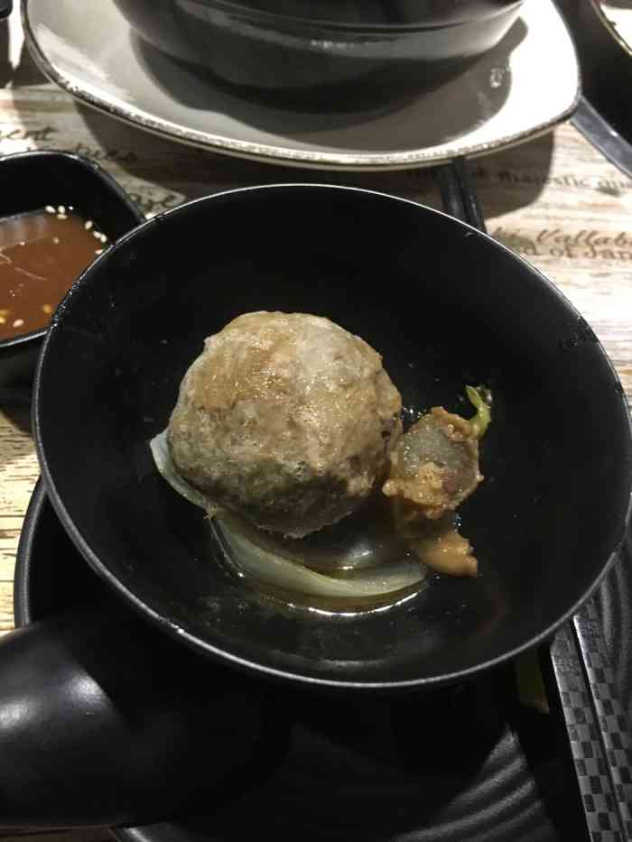 百年尾记牛肉火锅-"我是晚上来这里吃的首先我想说这里的服务态.