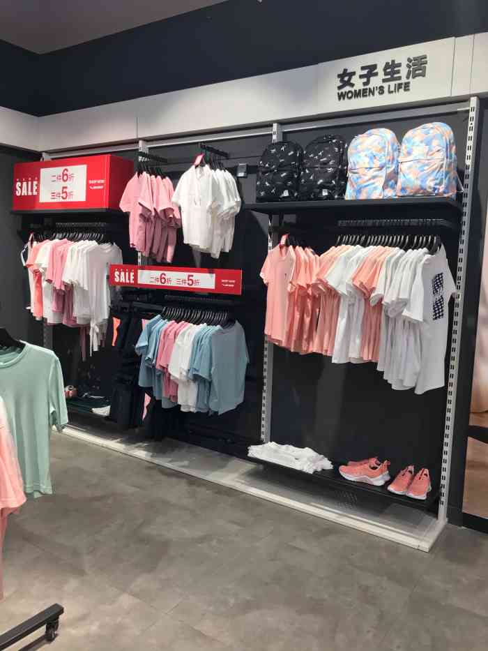 安踏(重庆泽科星泽汇店)-"这家安踏店铺位于泽科一楼.