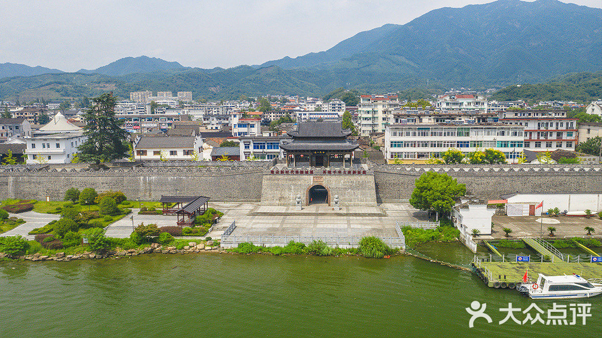 杭州建德的"梅城古镇",新安江边又一座古城