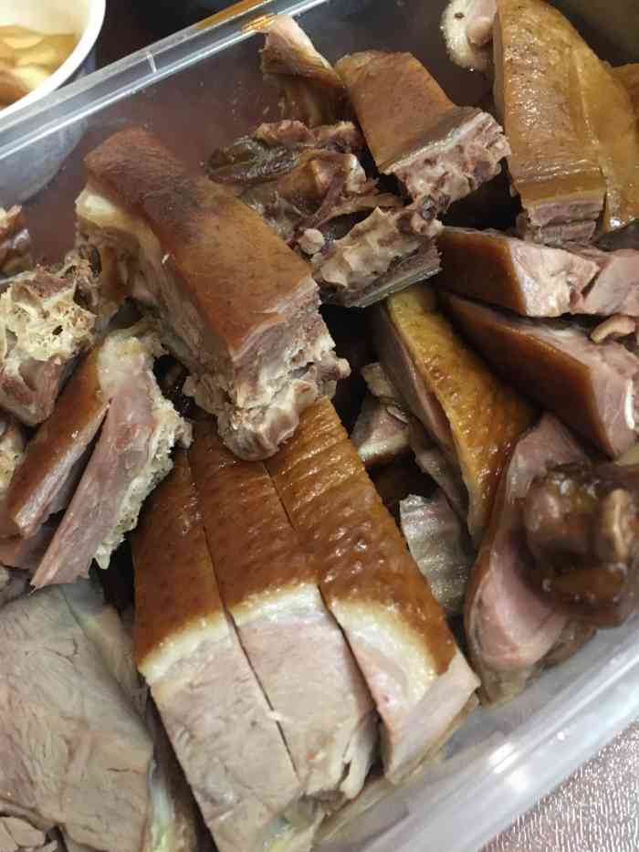 唐昌老号苏鸭子"是一家老字号的鸭子店,但是我们,买的是甜.