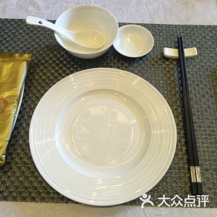 梧桐新派新派中国菜餐具摆设图片 - 第1张