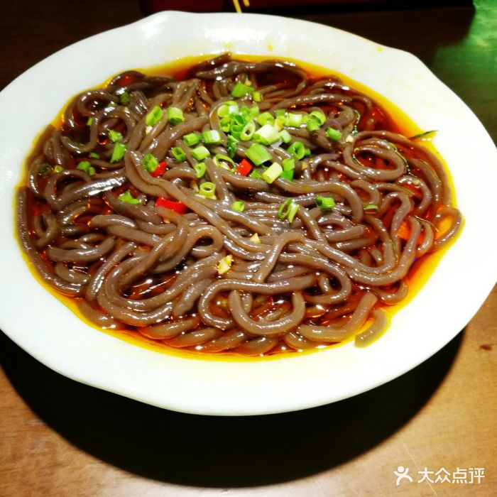 胖哥俩肉蟹煲(悦荟广场店)酸辣厥根粉图片 第1张