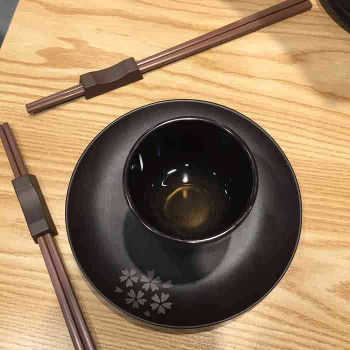 半桐食铺茶餐厅"对于榴莲控真的是大满足!榴莲汁三文鱼盖饭.