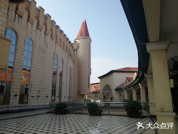 友阿奥特莱斯图片