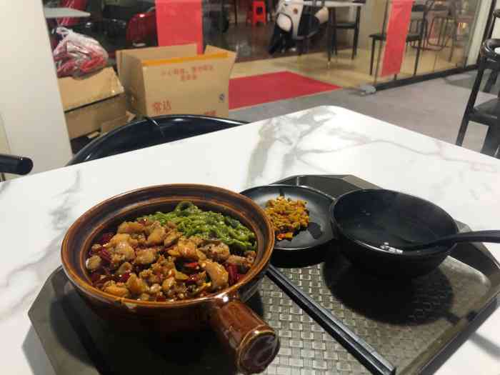 炅爸爸擂椒拌饭-"这家店位置在美食一条街的农院路,我