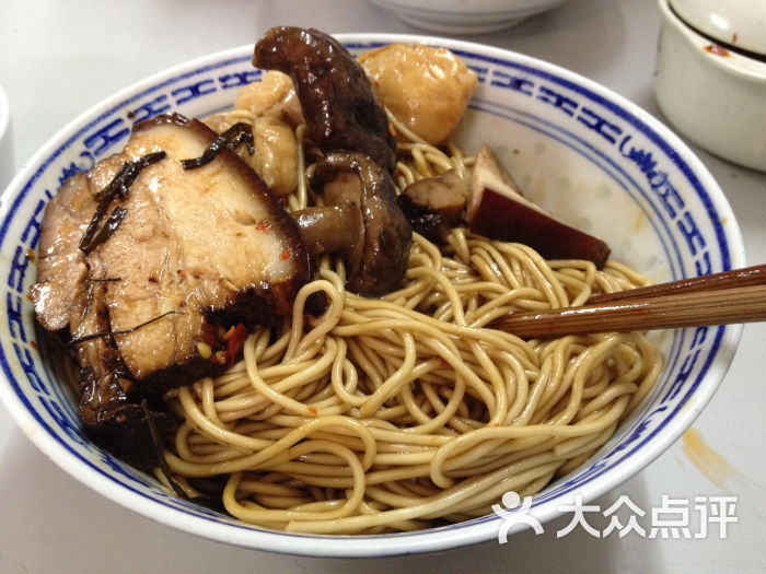 拌面 焖肉 香菇面筋 一勺糖