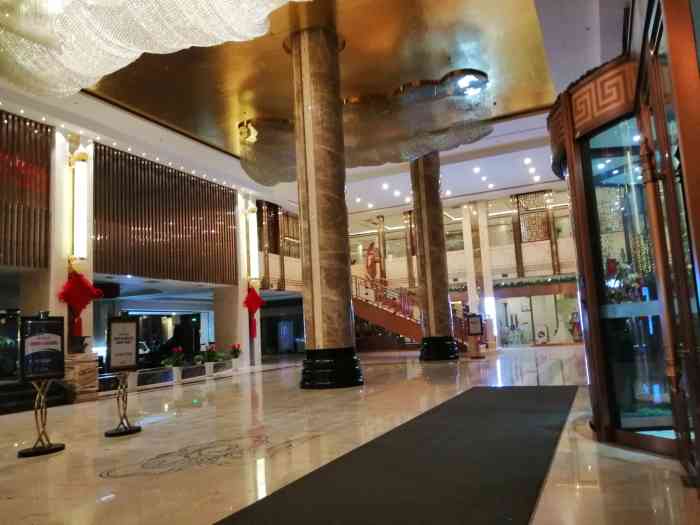 汇成天玺酒店玺樾聚中餐厅-"位于朱雀大街南段一号!坐