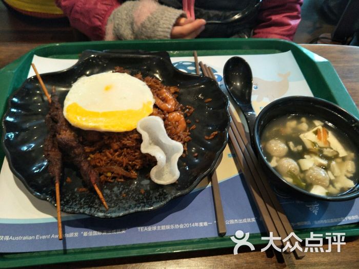 雨林餐厅:菜品一般般吧. 估计大多数.珠海美食