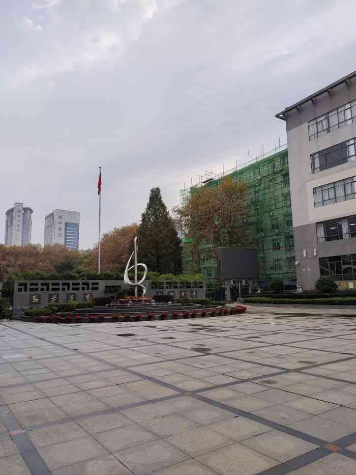 武汉市第六十八中学"这所江汉区公办学校可以说历史悠久,在万松.