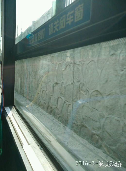 以前有新闻听到年轻人坐着公交不让老人坐,.