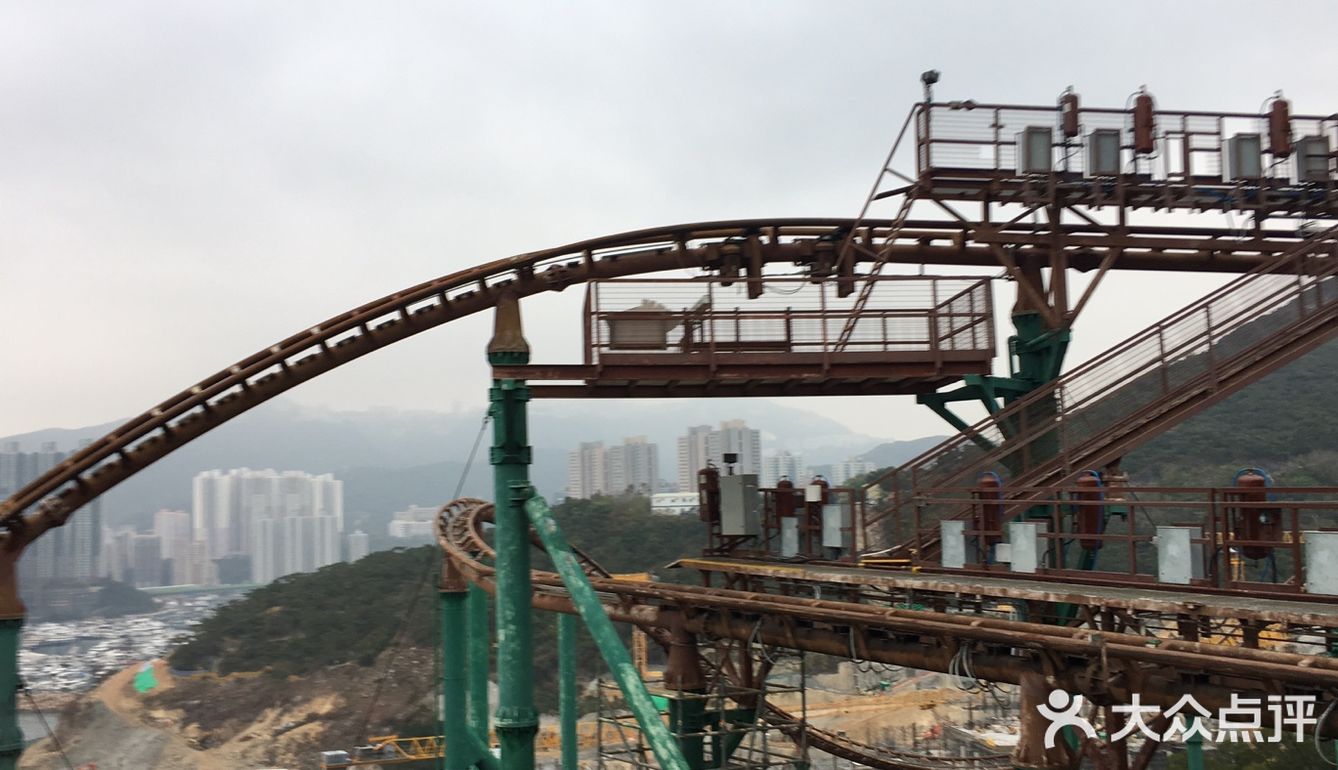 香港海洋公园必玩项目之一越矿飞车首部vr户外过
