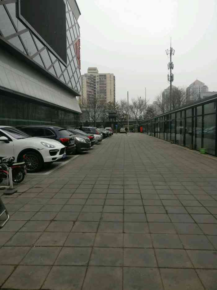 北京古玩城b座·停车场