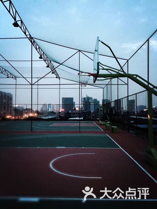 天空篮球场-球场图片-杭州运动健身