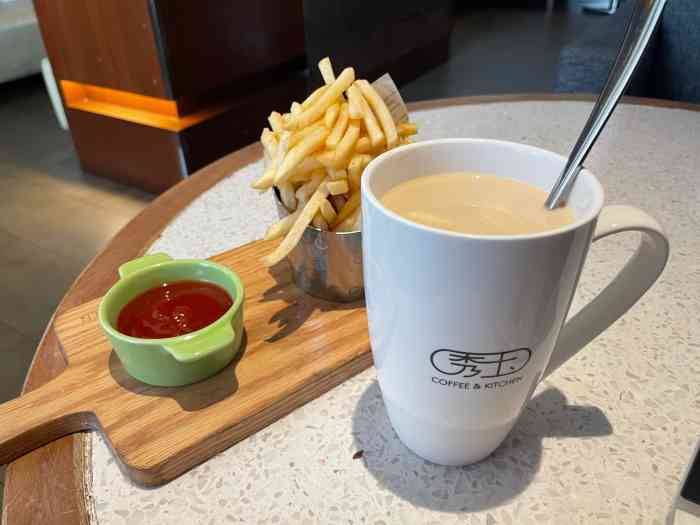 秀玉coffee&kitchen(光谷天地店"96小绵羊の午餐探店 每天中午都