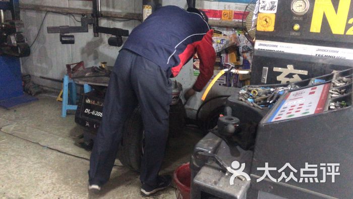 美国泰克轮胎热补汽车补胎中心图片 - 第2张