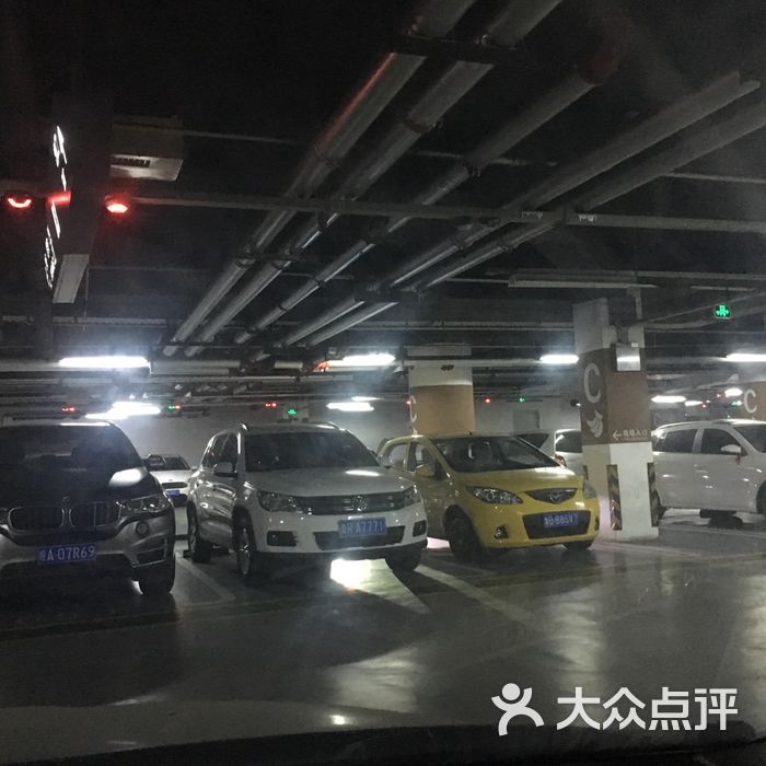 凯德mall停车场