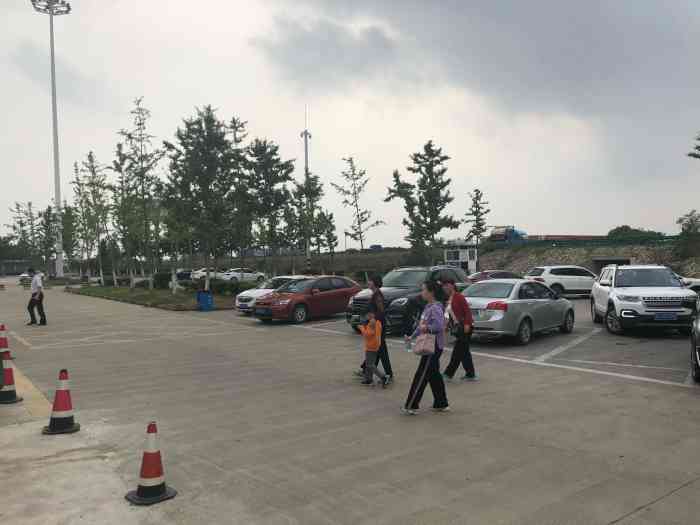 官塘服务区-停车场-"服务:基本都是自主完成一系列,.