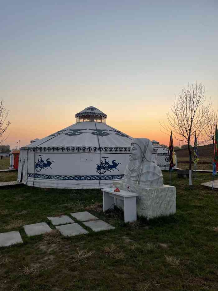 白音塔拉蒙古大营"特别大的一片草地,如果说想在沈阳体验一下.