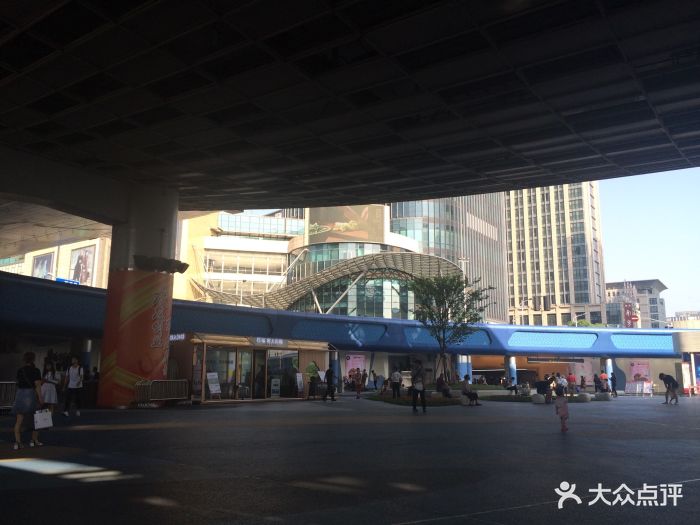 五角场下沉式广场(百联又一城店)图片