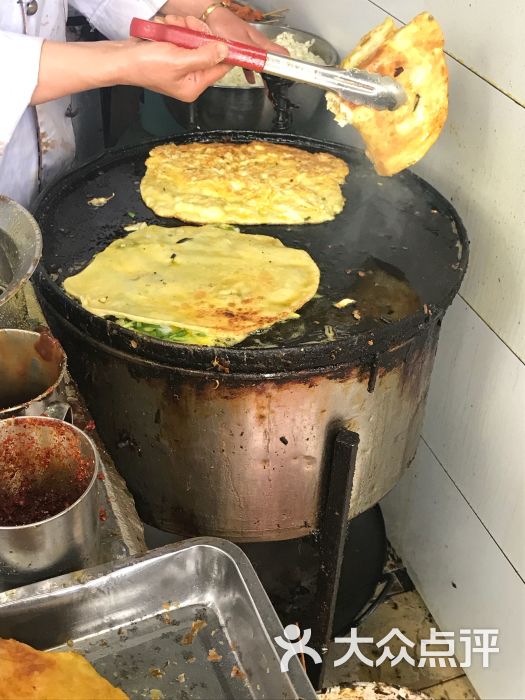 油酥鸡蛋饼加包菜