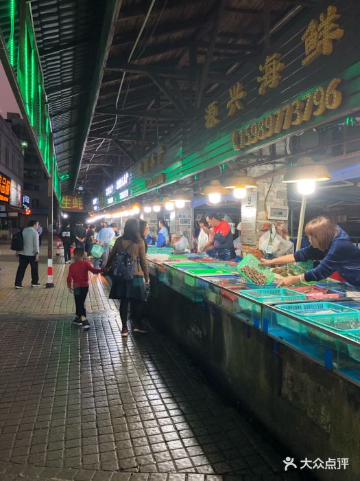 南屏海鲜街门面图片