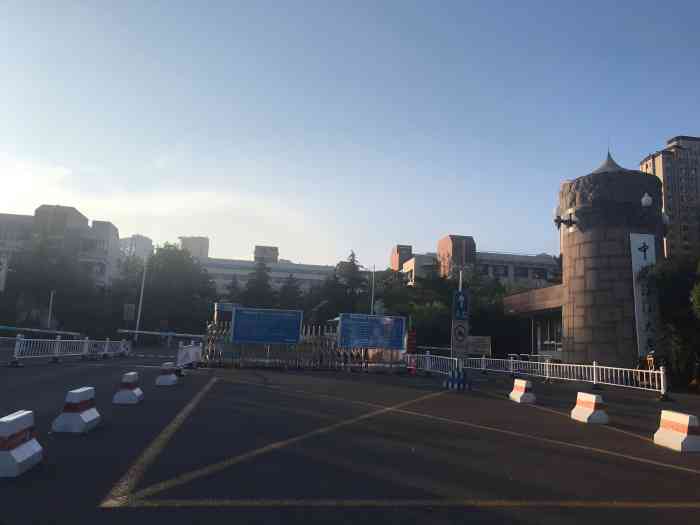 中国海洋大学(浮山校区"学校以培养德智体美全面发展,具有民族精神.