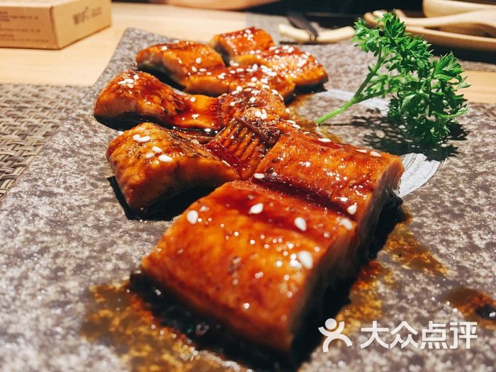 日式蒲烧鳗鳗鱼蒲烧网红烤鳗鱼饭加热即食蜜汁寿司食材料理曼整条