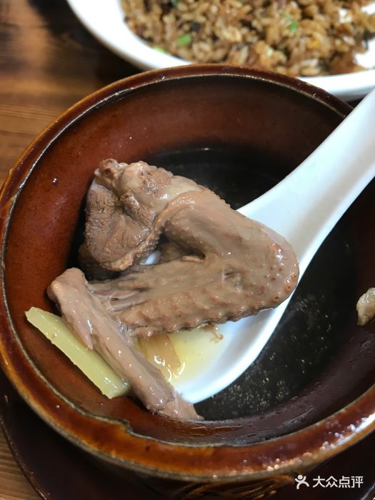 乡海川私房菜天麻乳鸽汤图片 第1张