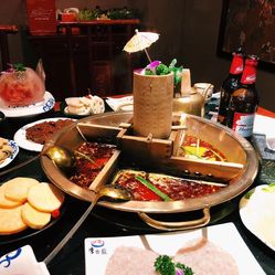 蓝火锅重庆总店 _Ui_iOsafWtpgSKEeHZwiTCZghM3AMKpJa4Eh-FP9ZFx24-SZ1IlPxQoqJ7Ro87dF5u7J_jS4MuCaeLAHD0KTg.jpg