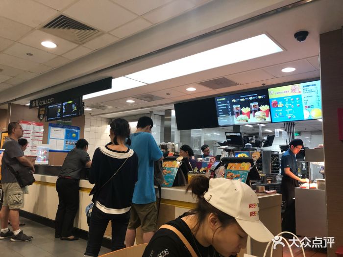 麦当劳(曹杨路轻轨店)大堂图片 - 第213张