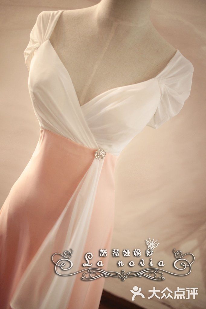 露背性感伴娘裙_诺薇娅婚纱客服朱朱