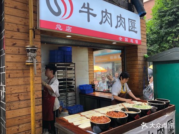 成都春熙路：夜德信官方网站晚不眠的城市会客厅五一假期的美食与热情