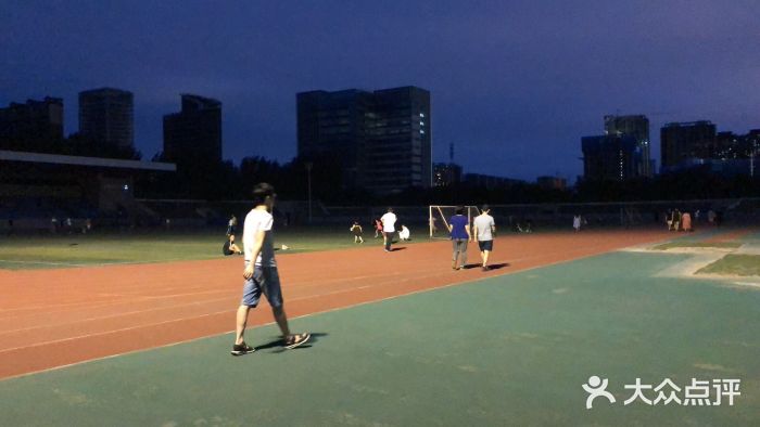 陕西师范大学-塑胶运动场图片