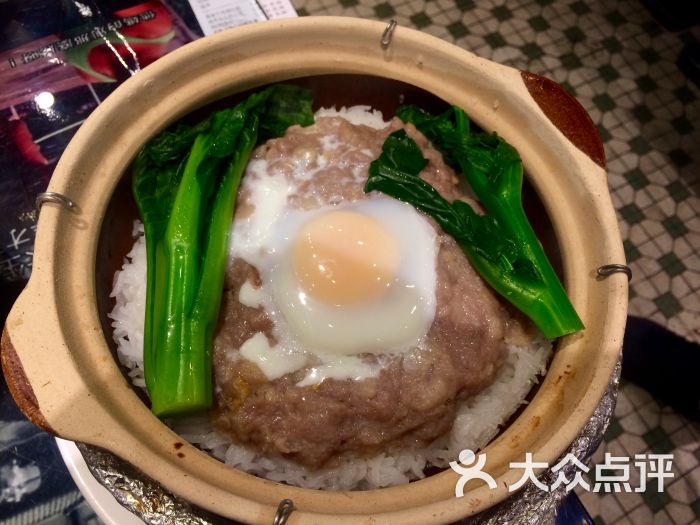 滑蛋牛肉煲仔饭