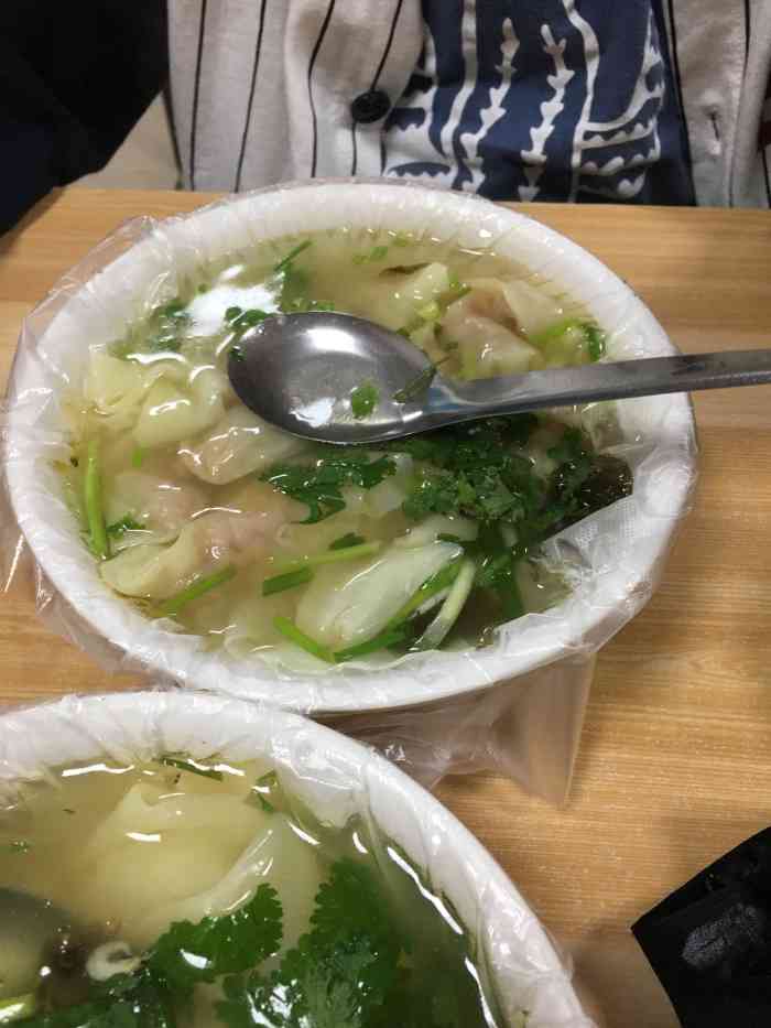 万里香老馄饨-"开了至少十几年了 早起就是一路边小摊