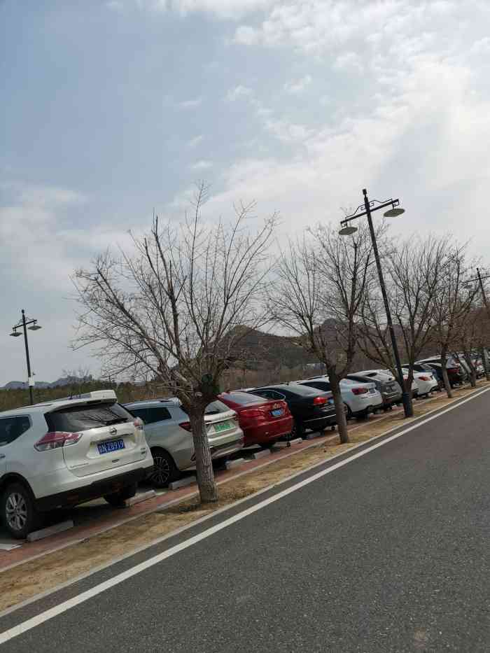 八达岭长城景区-临时停车场-"春天到了,温度升高了,也不由自主的想要
