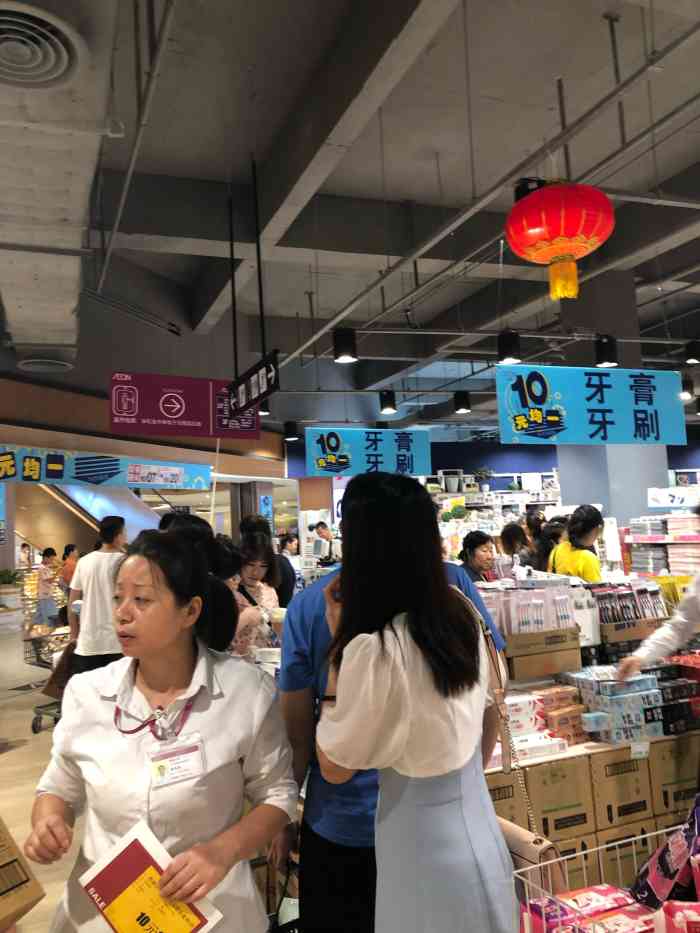 永旺的二楼无缝连接地铁丹竹头站b出口交通便利位置好找整体价格偏贵