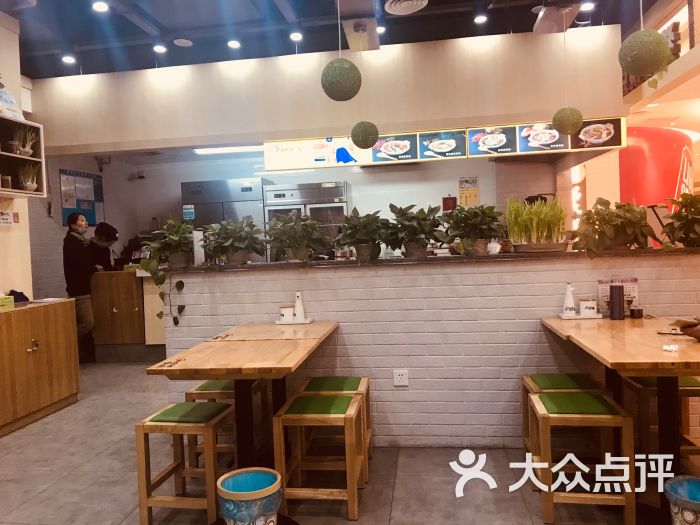 辣小豌:口味差,服务差,消费高,份量少.连云港美