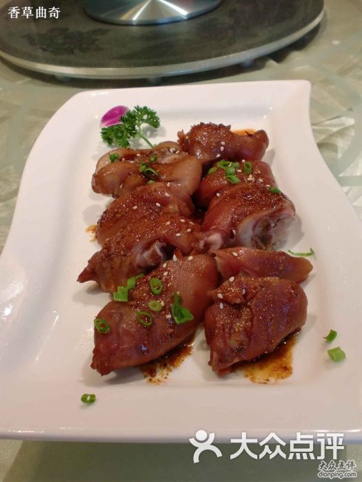 毛家饭店:现在除了红烧肉外都是打7折的,.上海
