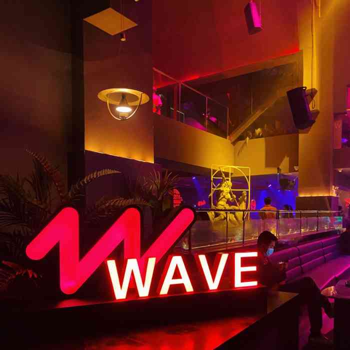 wave live house-"来了几次了,生意一直特别好,因为酒水很良.