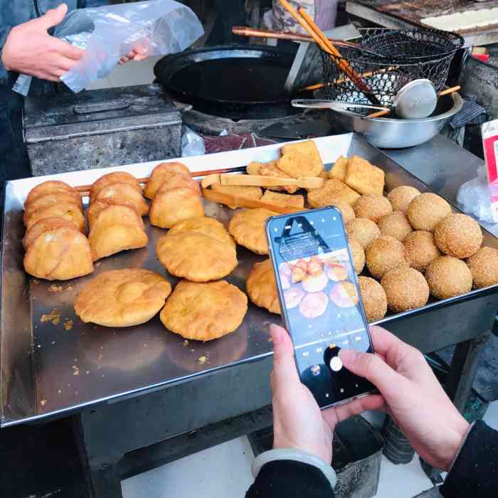 端荣烧饼-"端荣烧饼,在皮市街路口不远处,还有个竖着.