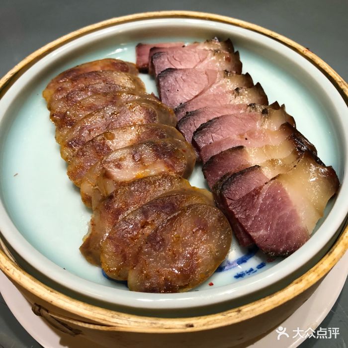 青城山腊肉香肠双拼