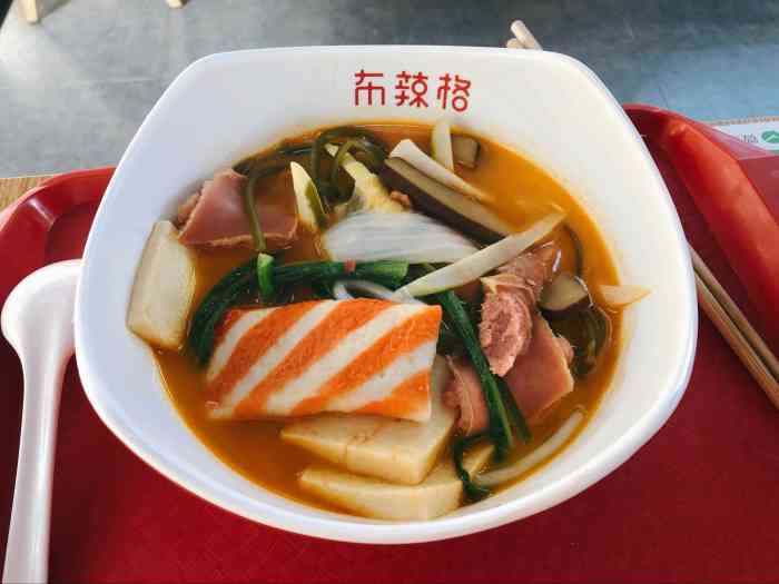 布辣格麻辣烫"地址位于兆丰路,那个楼盘里,商业体量不算.