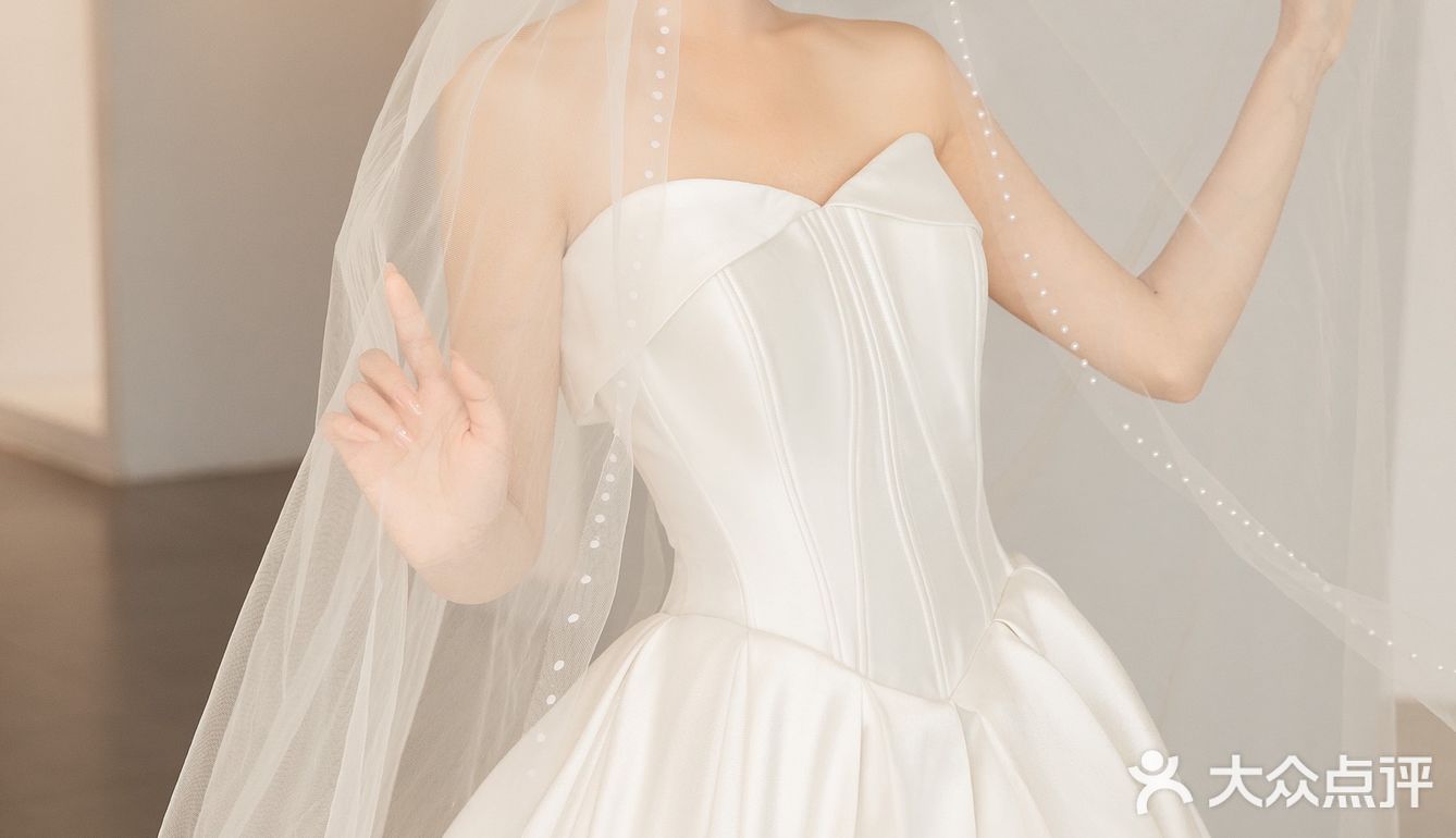 洛阳婚纱78锁死这件pronovias气质抹胸缎面