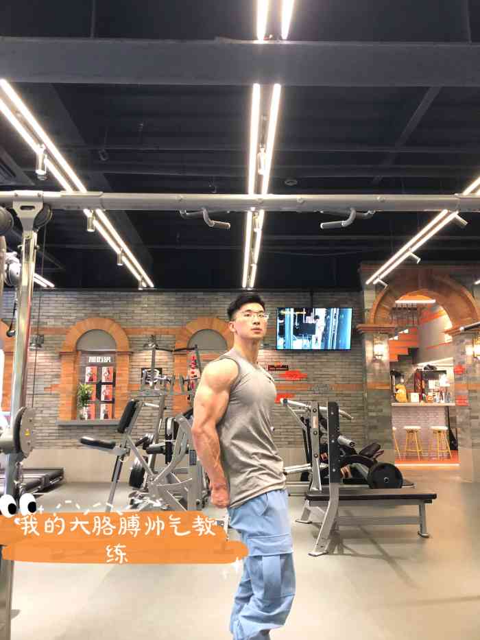 加伍磅健身-"去全中国最年轻的健体职业卡选手小萝卜.