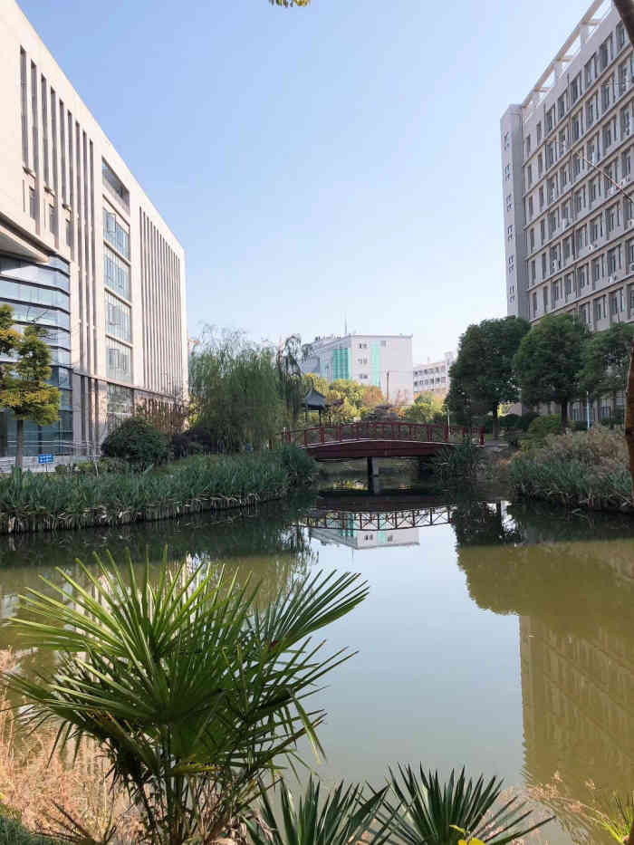 江苏工程职业技术学院-"江苏工程职业技术学院,坐落在