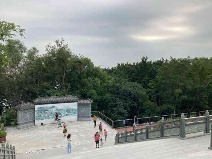 位于石湾一个非常适合遛娃散步的森林公园