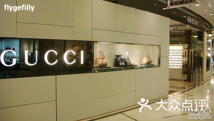 上海时代广场内gucci