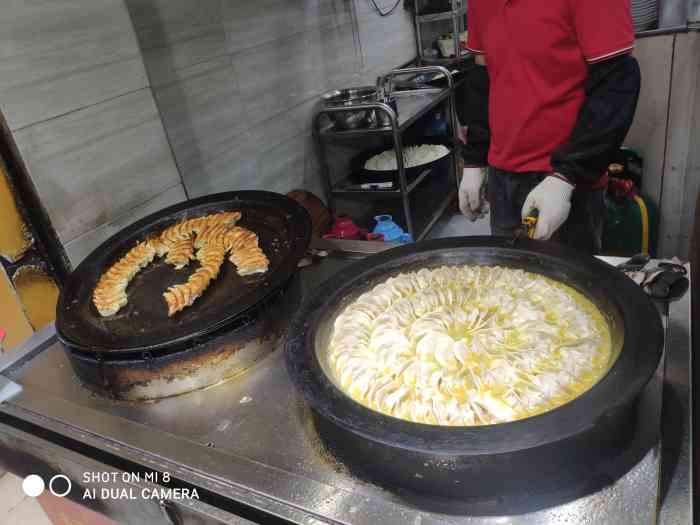 哈贵锅贴饺(官亭路店"很久没有吃锅贴饺了,不过他们家的时候就想.